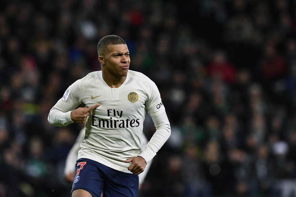 马卡：在进入圣诞假期前，塞维利亚成为西甲吃到黄牌最多的球队